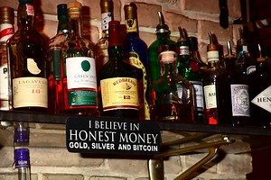 Legendäre Berliner Bitcoin-Bar Room 77 schließt