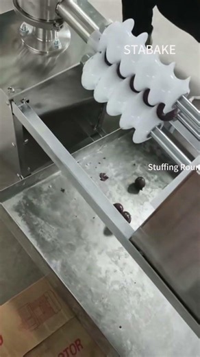 Stuffing Rounding Machine #machine #stuffing #redbeanpaste #rounding