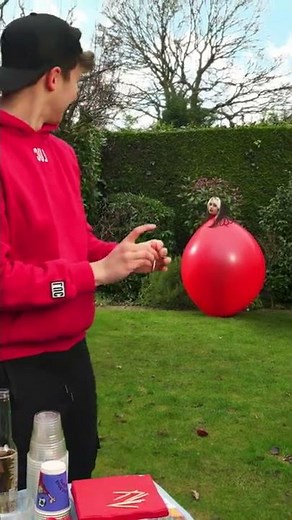 Never Pass By Blowing Balloon | She Got Stuck Into it