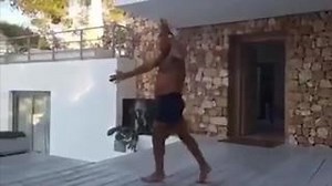 Lusso, ville e balletti: «Sono il Gianluca Vacchi del lago di Garda»