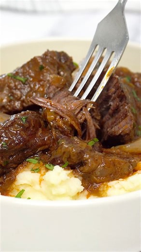 Beef Stifado (Greek Beef Stew) 👇 | JoCooks
