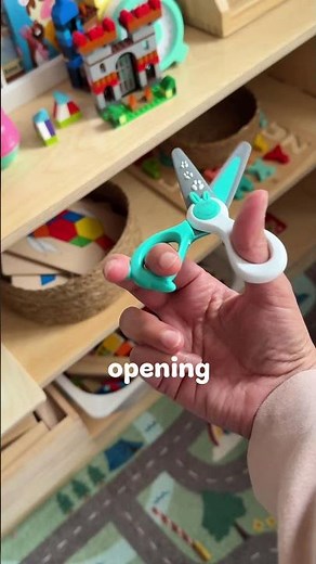 How to teach your kids to use scissors #toddleractivities #childactivity