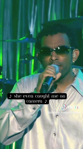 Revive the Reggae Vibes: Shaggy's Iconic 2001 Performance