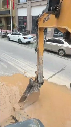 Excavator Operator’s Routine: Cleaning Tools After Work