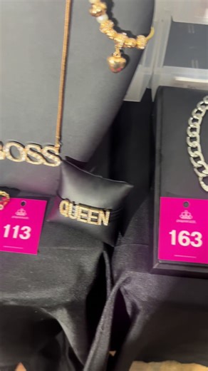 Raven’s Fly Feathers (@ravensflyfeathers)’s videos with Whos that girl - Nur Amira