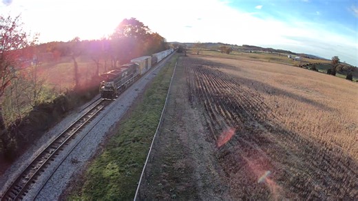 Southbound NS train loaded with New Jersey Dumpsters on the head clear Wilda! It’s either 11z or 15t with a very long train! As seen from the Kinsinger Farm Railcam. | Simon Kinsinger