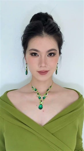 Flawless Diamond Face Makeup & Hairstyles Guide