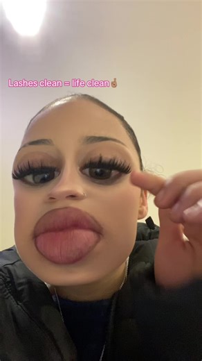 Lash Love: Natural Styles and Tutorials for Your Eyes