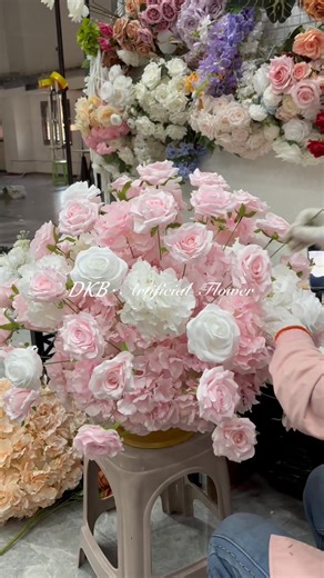 29K views · 288 reactions | FB820We usually start by using hydrangeas as the inner layer, and then add other flowers on topCustom-made high-quality floral balls www.dkbflower.com #dkbflower #luxurywedding #weddingfloral #flowercenterpieces #flowerballs #pinkwedding | Artificial flowers（Fengqiu zhaogang silk flower factory） | Facebook