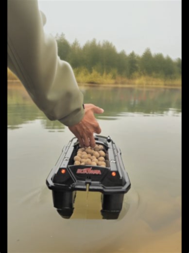 Boatman Vulcan Mini Bait Boat #carpfishing #carplife #fishinglife #SurfFishing #baitboat #sonarbaitboat #GPSbaitboat #carpangling #fishinggear #fishingtech
