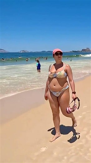 🇧🇷 Copacabana Beach A Wavy Day