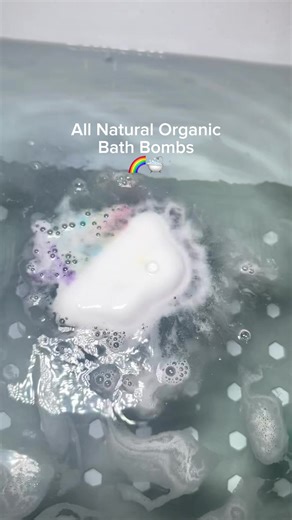 These rainbow bath bombs are awesome! These bath bombs would make a great Easter basket filler! #BathBombs #RainbowBathBombs #EasterBasketFiller