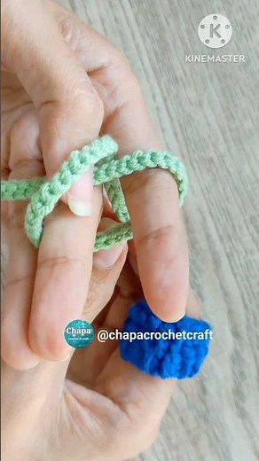 🎄 Easy Crochet Curly Wreath Ornaments Free pattern Tutorial on YouTube #shorts #crochet