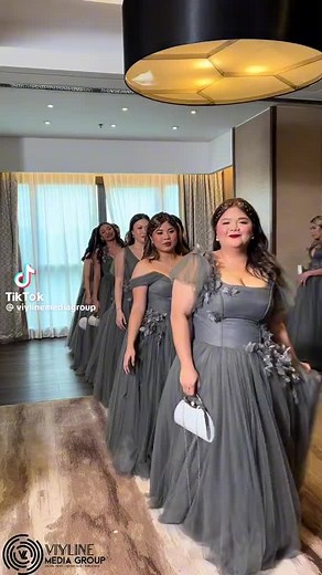 Bridesquad Outfit Check! Love Our Falacio Silver Clutch Bags!