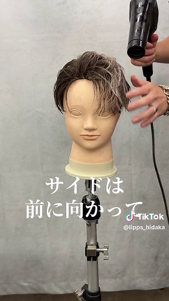 夏にぴったりのサーフフェザー髪型