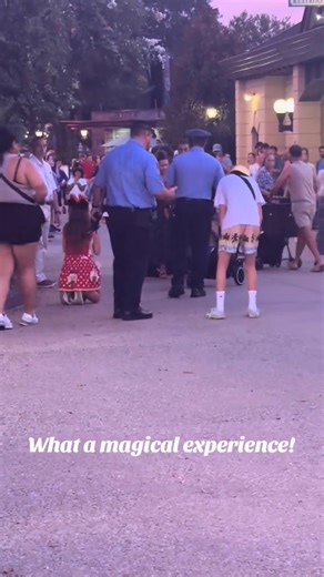 WATCH: Woman Being Handcuffed in Front of Children at EPCOT (Walt Disney World) Credit: @Mack.Hall (TikTok) STORY: WATCH: Woman Being Handcuffed in Front of Children at EPCOT LINK: https://orlandothemeparkzone.com/2025/10/28/watch-woman-being-handcuffed-in-front-of-children-at-epcot/ INCIDENT LEADING TO ARREST: Verbal Altercation at EPCOT: https://orlandothemeparkzone.com/2025/08/04/verbal-altercation-at-epcot-caught-on-camera/ Verbal Altercation at EPCOT Video: https://www.facebook.com/watch/?v
