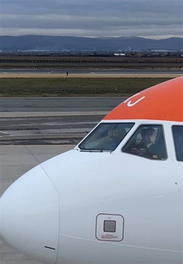 Prishtina Int. Airport spotter (@prn_spotter)’s videos with LIMITS THE SKY - Mpax