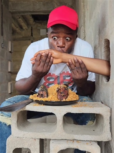 The man who is eating relaxes with a plate of rice and decorated with fried fish was visited by the hand of a beautiful girl, and he fell in love with the hand to the extent of kissing the hand and eventually was overjoyed to giving her the fish. He lost control actually and was overwhelmed by her beautiful hand. #fyf #fyp #comedy #Sketchcomedy #viral