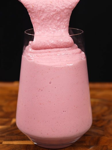 Strawberry Banana Smoothie Recipe for ASMR Fans