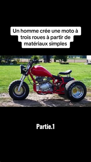 Un homme fabrique une supermoto à trois roues avec des matériaux simples