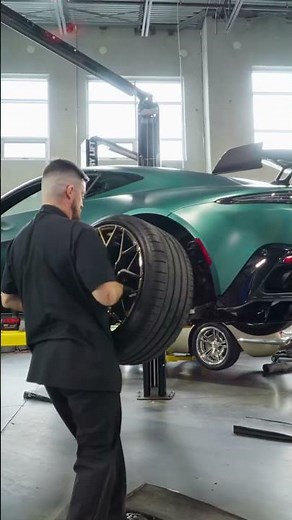When buying new shoes, do you run around the store first? 👟 This 2023 Aston Martin Vantage F1