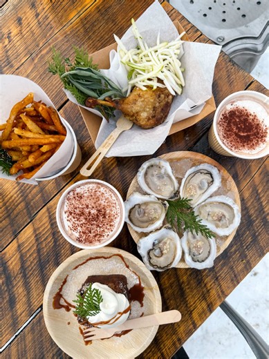 We ate at one of the hardest restaurants in the world to get a reservation 🤯 The Lost Kitchen—tucked away in Freedom (aka the middle of nowhere), Maine—is notorious for its handwritten postcard reservation system, making a dinner table nearly impossible to snag! BUT did you know they host weekend holiday markets and offer lunch options where you can order their food with no reservation required?! The menu was small but sooo yummy—frites, oysters, duck confit, and pear cake—so obviously we tried