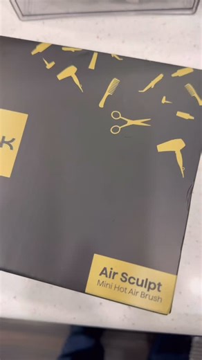 5.9K views · 34 reactions | FEATHERED HAIR TUTORIAL . Styling tool:...