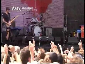 Coldplay - Fix You live from sound relief 2009in Sydney (Chris Martin crowd run)