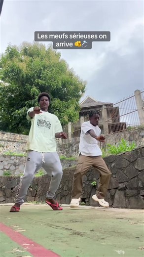 Les meufs sérieuses on arrive 🕺🕺💍 🕺: @HN.2K #treanding #challenge #danse #pourtoiii #mayotte976🇾🇹🌴🤣foryoupage