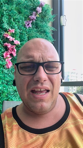 Marcel Schulze | Online Einkommen on Instagram: "Auswandern Thailand · digitaler Nomade Alltag · raus aus dem System · klare Abläufe · weniger Abhängigkeit Ich bin nicht gegangen, um mehr zu wollen – sondern um mir diesen täglichen Unsinn nicht mehr zu geben. Keine Lust mehr auf Formulare. Keine Lust mehr auf Regeln, Termine und dieses Gefühl, ständig zu funktionieren, ohne wirklich voranzukommen. Ich bin nach Thailand ausgewandert, weil ich Abstand brauchte – und ein Setup gesucht habe, das im 