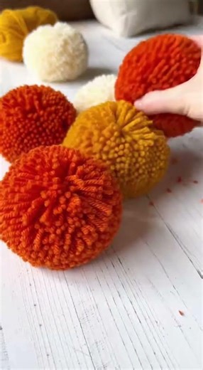 “This cushion looks so cozy! 🛋️”Pom-Pom Cushion DIY #artandcraf