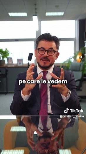 Am pregătit ceva exclusiv și gratuit pe linkul din bio😉 E final de 2025 și, inevitabil, apare întrebarea: ce am învățat și ce urmează? 🤔 Am pregătit ceva exclusiv: 5 video-uri cu lecțiile mele din business în 2025 💼 5 despre trendurile care merg direct în 2026 📈 5 cu rapoarte și fun facts care chiar contează 🔍 Toate sunt gratuite și le găsești pe onetiu.com/2025 🎁 Ideea e simplă: să folosești ce am învățat în 2025 ca să intri în 2026 cu mai multă claritate, mai multă direcție și mai multă