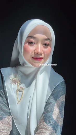 Tutorial Hijab Segi Empat oleh Fina Nurrohmah