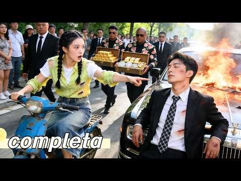 La chica pobre salvó a un tonto, ¡era CEO de mil billones! El amor brotó entre ellos al instante！