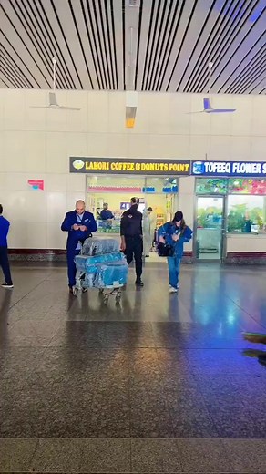 Back to pakistan♥️♥️♥️🥹 Subscribe my youtube channel ifrah khans life link is in bio 👆🏻↖️🆙🔝 My instagram ifrahkhan_official . . . . . . . #ifrahkhan #foryou #queen #trendsetter #lifestyle #entrepreneur #richlifestyle💰 #protocol #guardqueen #4aprilbirthday #ifrahkhansbirthady #ifrahkhanscelebration #actress #model #producer #trendingnow #paris | Ifrah Khan