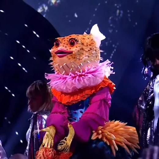 Samantha Barks on Instagram: "I’ve been loving trying to guess everyone on this years @maskedsingeruk 🎭 (I have not got many right so far 😂) Throw back to last year and my girl Pufferfish!! ❤️"