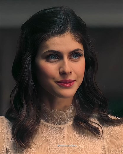 Those ocean eyes 👀❤️|her eyes are so blue 💙#eyes #alexandradaddario #ytshorts