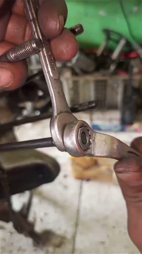 tips for removing bolts embedded in the oil pan #shortvideo