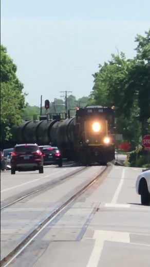 Cars & People Get Out The Way! Train Coming! Street Running Train In LaGrange Kentucky, JawTooth