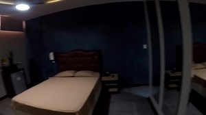 ¿Espejos Jacuzzi? El combo perfecto 😈 ⁣⁣ ⁣⁣ ¡No te pierdas las habitaciones 111 y 112 de Zeus VIP!⁣⁣ ⁣⁣ 👌 Envíaselo a tu pareja para que se anime a llevarte⁣ ⁣ #autohotelguatemala #guatemala #guatemalacheck #saldelarutina #citasromanticas #motelguatemala | Zeus Auto Hotel