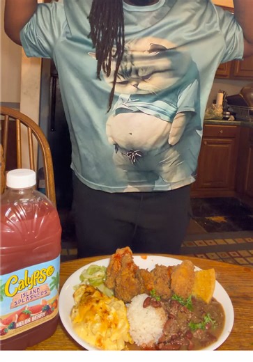 SUNDAY DINNER RED BEANS & RICE FRIED CHICKEN CABBAGE MACARONI CORNBREAD @Texas Pete @Jojo #sundaydinnervibes #redbeansandrice #foodtok