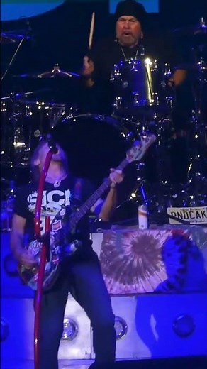 Michael Anthony Dedicates This Song to Eddie Van Halen