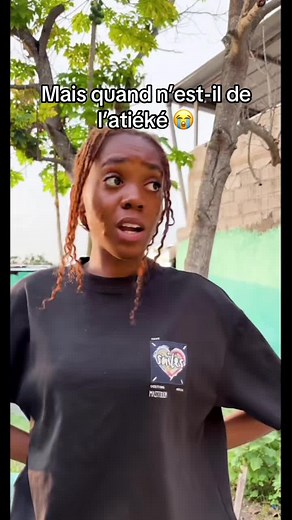 Quant on parle des romantiques eux c Félix il veule acheté mais quand n’est-il de l’atiéké🤣🤣😭😭#atiéké @Daphney✨ @G_GBOZONSKY🤣_et_JXJX🤪