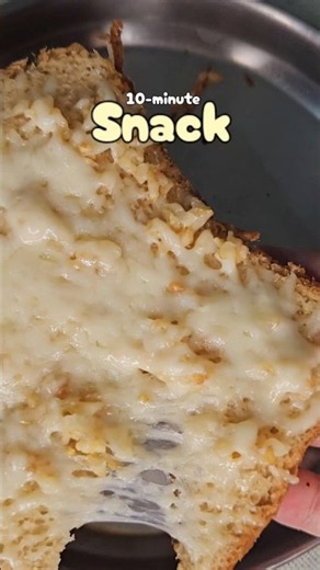 Quick Pan Garlic Bread (10-Minute Craving Cure!) 🧄🍞