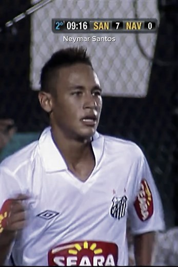Neymar's First Goal at Santos: A Football Masterclass