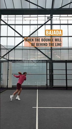 When should you hit a bajada vs a bandeja? 👇🎾