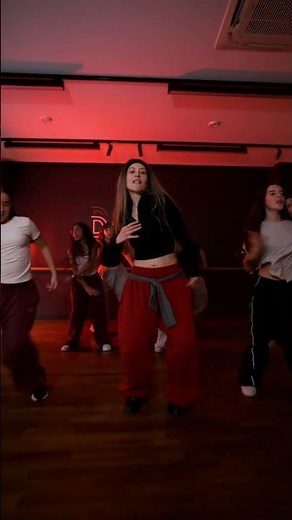 LA REINA (remix) - Lola Índigo, Maria Becerra & Villano Antillano
