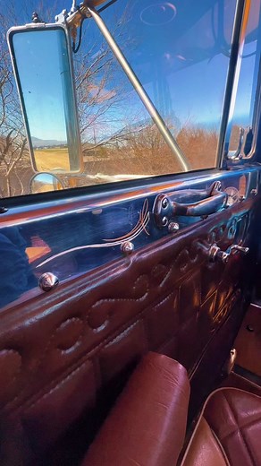 Old School Pinstripes on a Peterbilt 359 | Custom Truck Styling