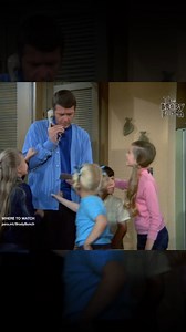 The Bradys offer a reward after Tiger goes missing! | The Brady Bunch