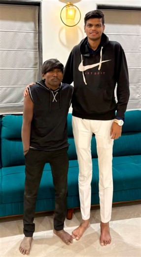 बिग बॉस विजेता सूरज चव्हाण 🤝 Pune Tallest Boy Devendra Sankhla 😱🔥#shorts #biggboss #tallman